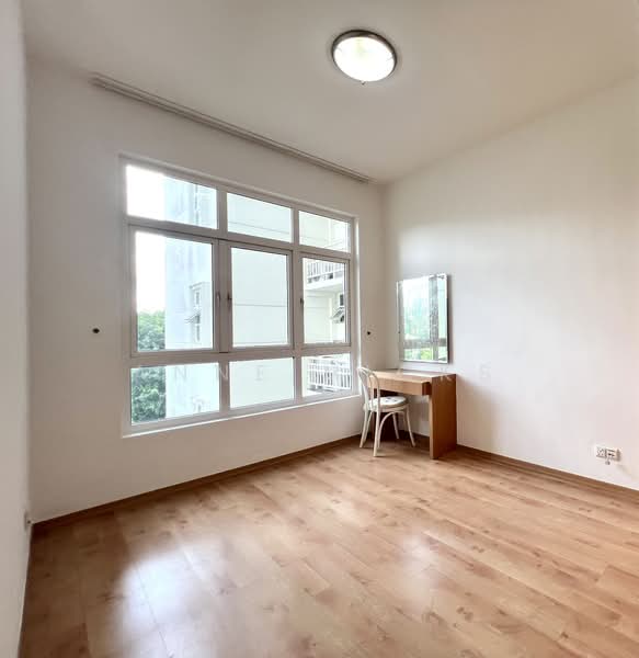 Summerhill, 52 Hume Avenue, 3 Bedrooms, 1,302 sqft, Condominium For Sale, by Anne Hicks, 500203486 - Bedroom 2  - PropertyGuru.com.sg