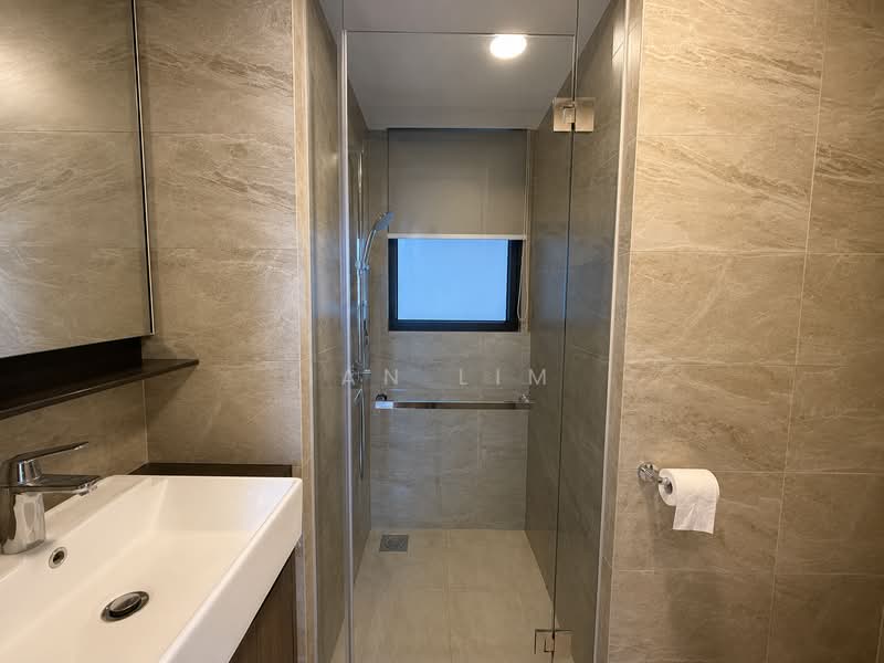 Riverfront Residences, 55 Hougang Avenue 7, 3 Bedrooms, 1,109 sqft, Condominium For Sale, by Ian Lim, 500203496 - Bathroom - PropertyGuru.com.sg