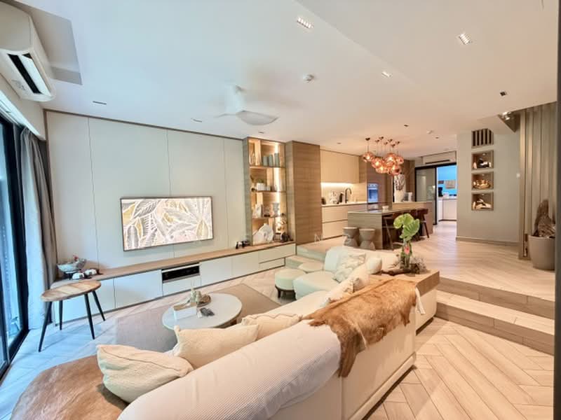 Move in Condition, 2.5sty + Basement, Good layout, Privacy, Good Quality Material used, Bedok Estate, Changi Road Estate, 5 Bedrooms, 2,325 sqft, Cluster House For Sale, by Alex Ng, 500203499 - Living Room - PropertyGuru.com.sg