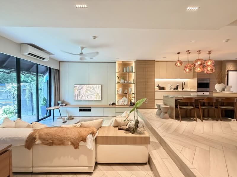 Move in Condition, 2.5sty + Basement, Good layout, Privacy, Good Quality Material used, Bedok Estate, Changi Road Estate, 5 Bedrooms, 2,325 sqft, Cluster House For Sale, by Alex Ng, 500203499 - Living Room - PropertyGuru.com.sg