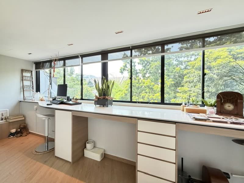 Move in Condition, 2.5sty + Basement, Good layout, Privacy, Good Quality Material used, Bedok Estate, Changi Road Estate, 5 Bedrooms, 2,325 sqft, Cluster House For Sale, by Alex Ng, 500203499 - Study - PropertyGuru.com.sg