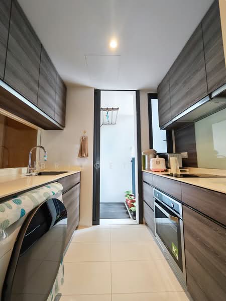 Coco Palms, 15 Pasir Ris Grove, 2 Bedrooms, 743 sqft, Condominium For Sale, by Bridget Tan, 500203503 - Kitchen - PropertyGuru.com.sg