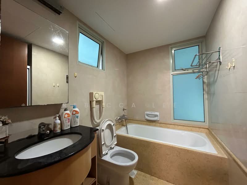 Queens, 16 Stirling Road, Room Rental, 250 sqft, Condominium For Rent, by Rebecca Lee, 500203507 - Bathroom - PropertyGuru.com.sg