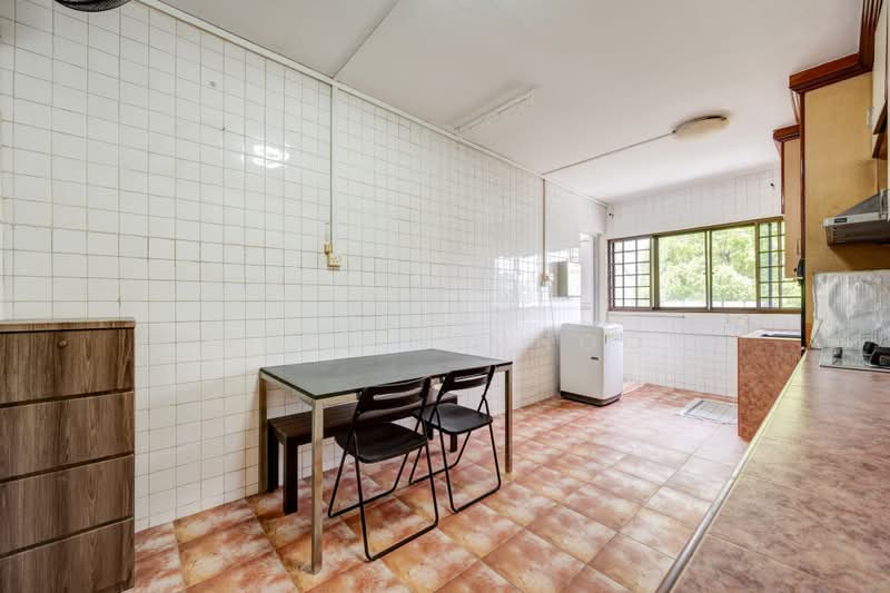 246 Hougang Street 22, 246 Hougang Street 22, 2 Bedrooms, 721 sqft, HDB Flat For Sale, by Fadzlin MNoor, 500203515 - Kitchen - PropertyGuru.com.sg