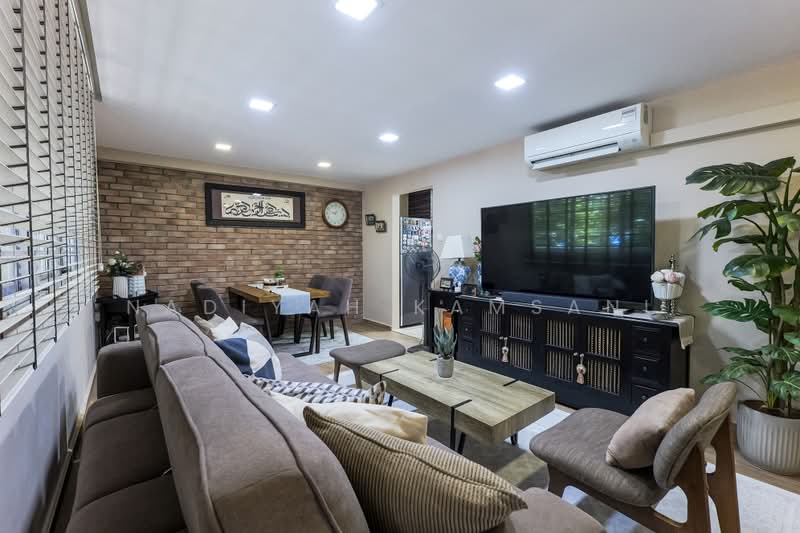 122 Bedok Reservoir Road, 122 Bedok Reservoir Road, Bedok / Upper East Coast, 3 Bedrooms, 904 sqft, HDB Flat For Sale, by Nadiyah Kamsani, 500203521 - Living Room - PropertyGuru.com.sg