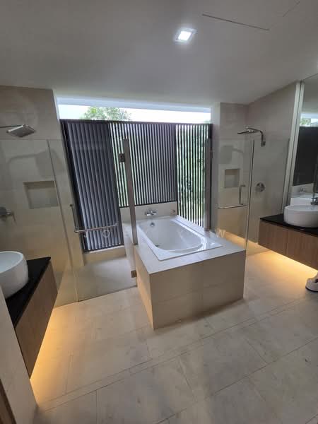 Seletar Hills Estate, Saraca Road, 6 Bedrooms, 4,200 sqft, Bungalow House For Rent, by Joey Yew, 500203522 - Bathroom - PropertyGuru.com.sg