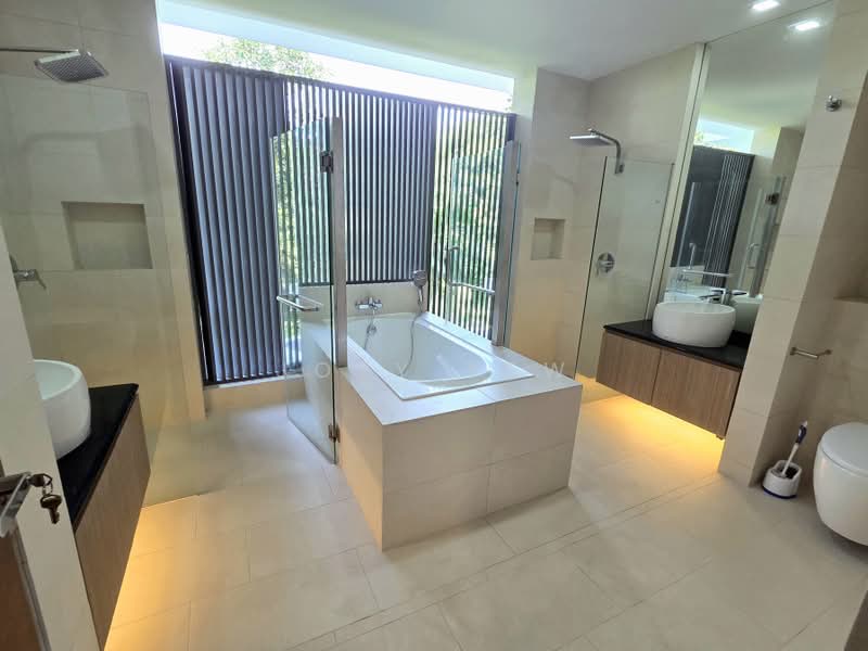 Seletar Hills Estate, Saraca Road, 5 Bedrooms, 4,200 sqft, Bungalow House For Rent, by Joey Yew, 500203522 - Master Bathroom - PropertyGuru.com.sg