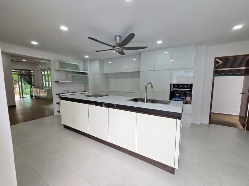 Seletar Hills Estate, Saraca Road, 5 Bedrooms, 4,200 sqft, Bungalow House For Rent, by Joey Yew, 500203522 - Kitchen Island - PropertyGuru.com.sg