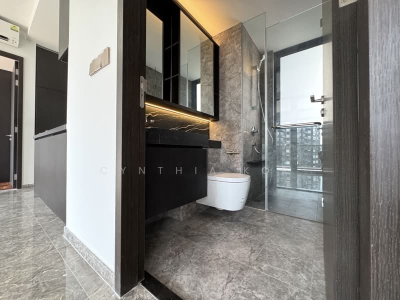 Hyll on Holland, 99 Holland Road, 2 Bedrooms, 700 sqft, Condominium For Rent, by Cynthia Kor, 500203523 - Common Bathroom - PropertyGuru.com.sg