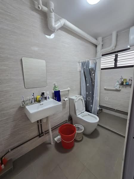 836 Yishun Street 81, 836 Yishun Street 81, 4 Bedrooms, 1,572 sqft, HDB Flat For Sale, by Serene Wong, 500203525 - Bathroom - PropertyGuru.com.sg