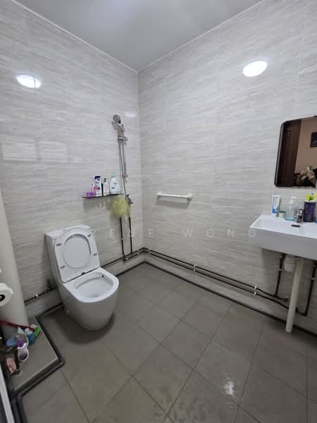 836 Yishun Street 81, 836 Yishun Street 81, 4 Bedrooms, 1,572 sqft, HDB Flat For Sale, by Serene Wong, 500203525 - Bathroom - PropertyGuru.com.sg