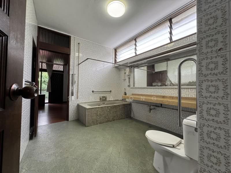 Faber Hills Estate, Faber Drive, 5 Bedrooms, 3,046 sqft, Semi-Detached House For Sale, by Sonia Ong, 500203537 - Bathroom - PropertyGuru.com.sg