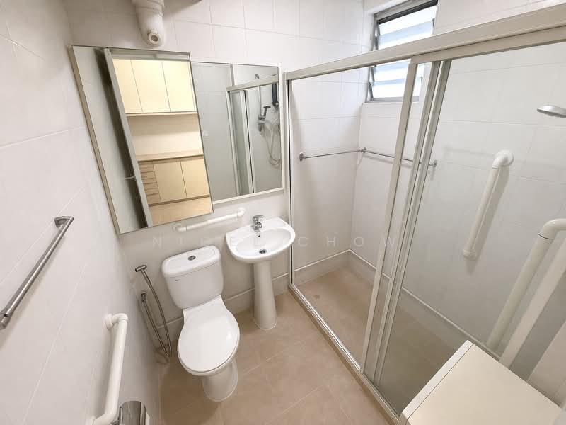5 Farrer Road, 5 Farrer Road, 3 Bedrooms, 1,324 sqft, HDB Flat For Sale, by Nigel Chow, 500203540 - Bathroom - PropertyGuru.com.sg