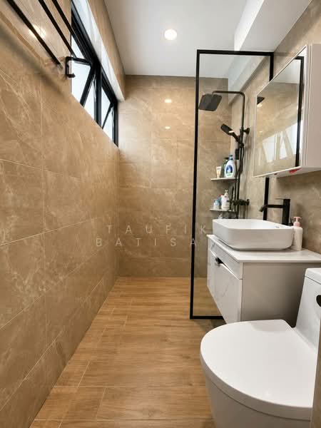 913 Tampines Street 91, 913 Tampines Street 91, 3 Bedrooms, 1,119 sqft, HDB Flat For Sale, by Taufik Batisah, 500203541 - Bathroom - PropertyGuru.com.sg
