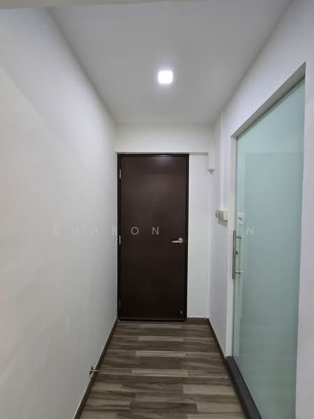 19 Jalan Tenteram, 19 Jalan Tenteram, 3 Bedrooms, 1,130 sqft, HDB Flat For Sale, by Sharon Puan, 500203552 - Corridor - PropertyGuru.com.sg