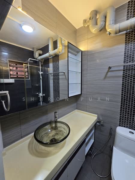 19 Jalan Tenteram, 19 Jalan Tenteram, 3 Bedrooms, 1,130 sqft, HDB Flat For Sale, by Sharon Puan, 500203552 - Bathroom - PropertyGuru.com.sg