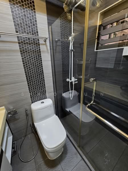 19 Jalan Tenteram, 19 Jalan Tenteram, 3 Bedrooms, 1,130 sqft, HDB Flat For Sale, by Sharon Puan, 500203552 - Bathroom - PropertyGuru.com.sg