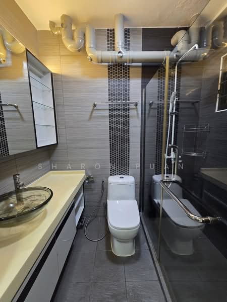 19 Jalan Tenteram, 19 Jalan Tenteram, 3 Bedrooms, 1,130 sqft, HDB Flat For Sale, by Sharon Puan, 500203552 - Bathroom - PropertyGuru.com.sg