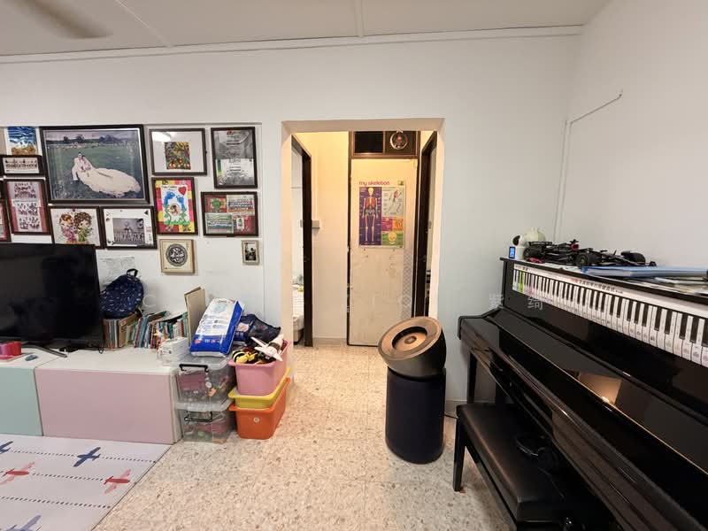 608 Clementi West Street 1, 608 Clementi West Street 1, 2 Bedrooms, 720 sqft, HDB Flat For Sale, by Candy ZiQi 紫绮, 500203559 - Living Room - PropertyGuru.com.sg