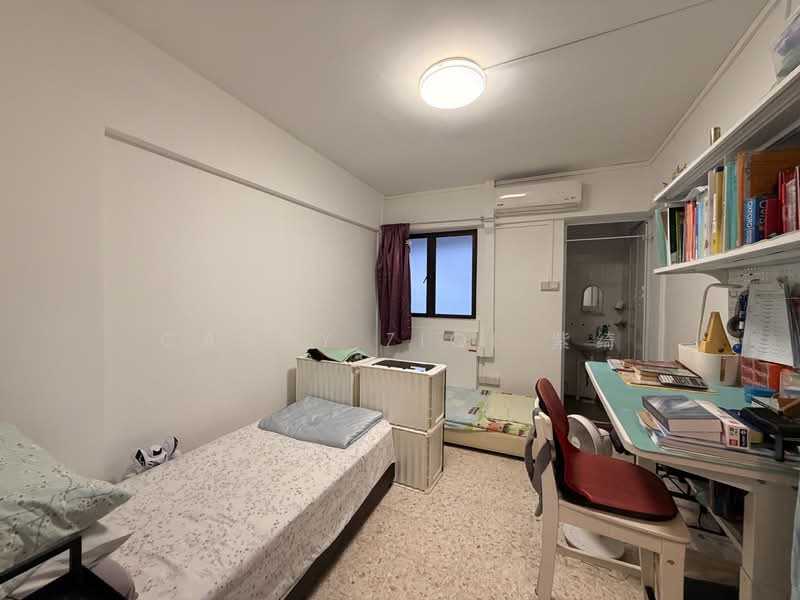 608 Clementi West Street 1, 608 Clementi West Street 1, 2 Bedrooms, 720 sqft, HDB Flat For Sale, by Candy ZiQi 紫绮, 500203559 - Bedroom - PropertyGuru.com.sg