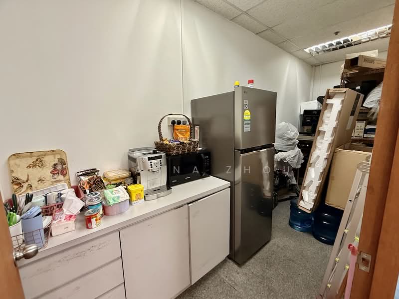 6 Raffles Quay, 6 Raffles Quay, 1,450 sqft, Office For Rent, by Joanna Zhou, 500203578 - Kitchen - CommercialGuru.com.sg