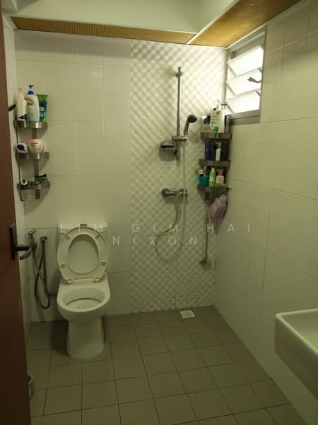293B Bukit Batok Street 21, 293B Bukit Batok Street 21, Room Rental, 120 sqft, HDB Flat For Rent, by Lim Gim Hai Nixon, 500203595 - Bathroom - PropertyGuru.com.sg