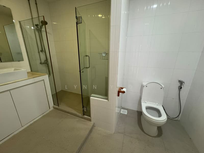 Sian Tuan Avenue, Sian Tuan Avenue, Clementi Park / Upper Bukit Timah, 5 Bedrooms, 3,300 sqft, Semi-Detached House For Rent, by Lynn Yeo, 500203604 - Bathroom - PropertyGuru.com.sg
