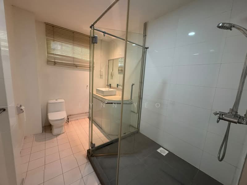 Sian Tuan Avenue, Sian Tuan Avenue, Clementi Park / Upper Bukit Timah, 5 Bedrooms, 3,300 sqft, Semi-Detached House For Rent, by Lynn Yeo, 500203604 - Bathroom - PropertyGuru.com.sg