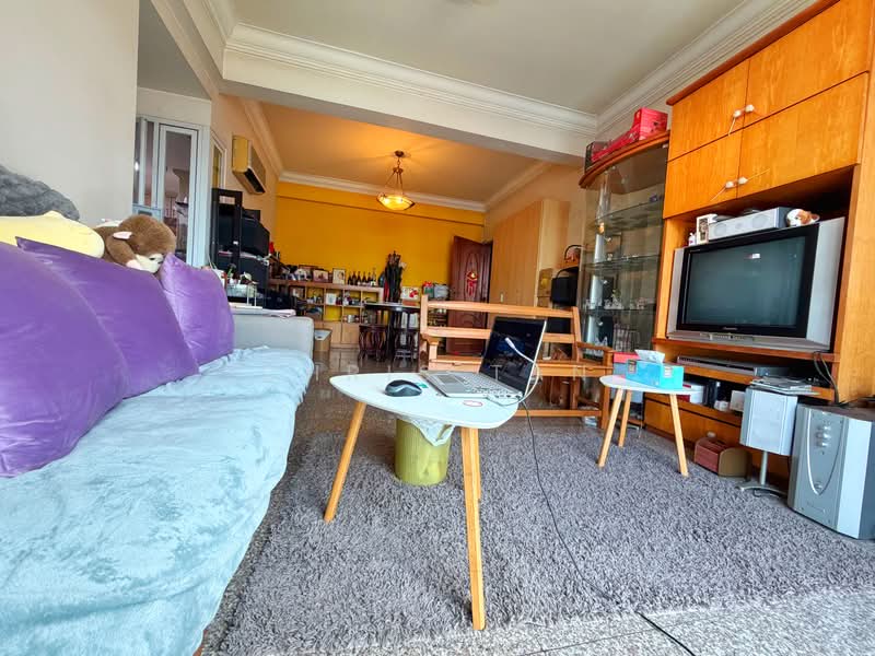 Regal Court, 17 Kim Keat Road, 2 Bedrooms, 915 sqft, Apartment For Sale, by Chris Tan, 500203612 - Living Room - PropertyGuru.com.sg
