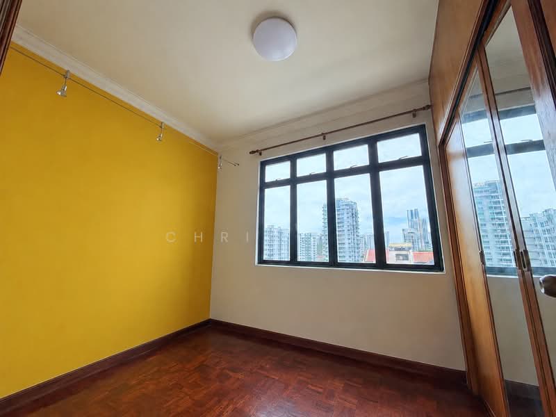 Regal Court, 17 Kim Keat Road, 2 Bedrooms, 915 sqft, Apartment For Sale, by Chris Tan, 500203612 - Bedroom - PropertyGuru.com.sg