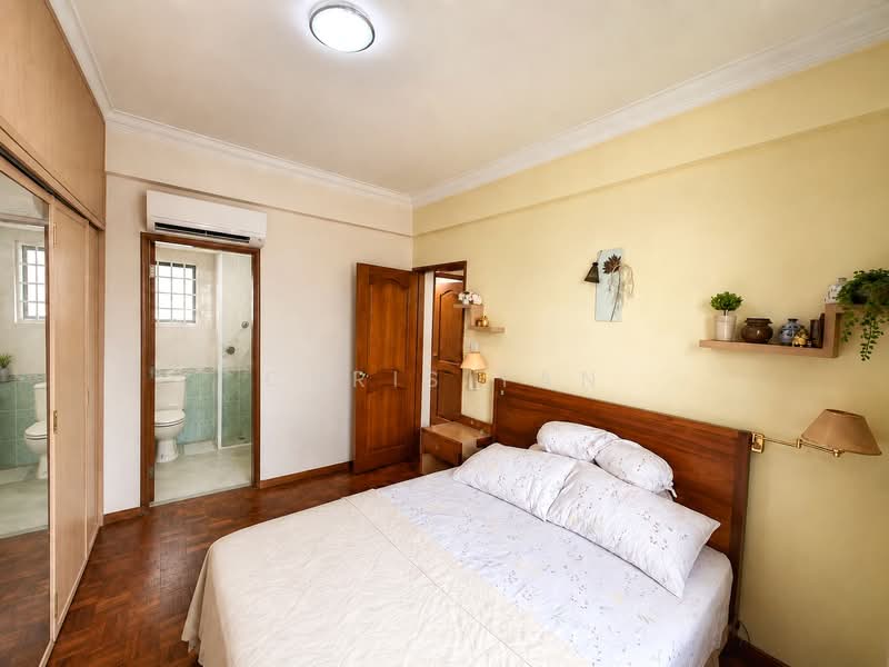 Regal Court, 17 Kim Keat Road, 2 Bedrooms, 915 sqft, Apartment For Sale, by Chris Tan, 500203612 - Bedroom - PropertyGuru.com.sg