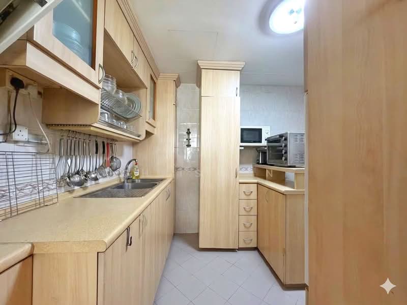 Regal Court, 17 Kim Keat Road, 2 Bedrooms, 915 sqft, Apartment For Sale, by Chris Tan, 500203612 - Kitchen - PropertyGuru.com.sg
