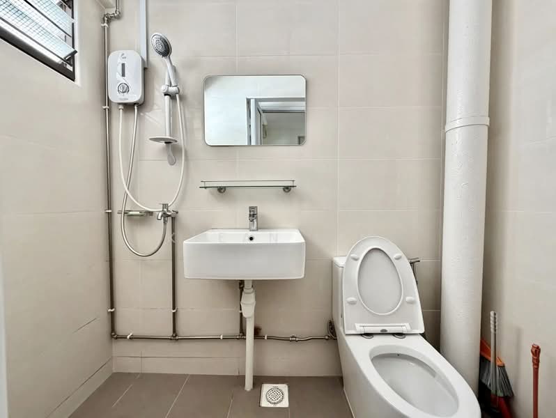874A Tampines Street 84, 874A Tampines Street 84, 3 Bedrooms, 1,528 sqft, HDB Flat For Sale, by Kyean Lim, 500203614 - Bathroom - PropertyGuru.com.sg