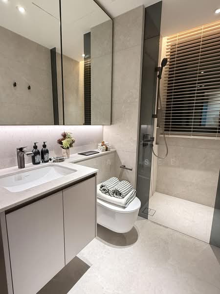 Dunearn House, 764 Dunearn Road, 4 Bedrooms, 1,180 sqft, Condominium For Sale, by Ang Lay See, 500203616 - Bathroom - PropertyGuru.com.sg