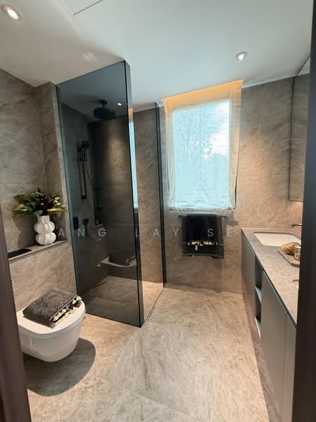 Dunearn House, 764 Dunearn Road, 4 Bedrooms, 1,180 sqft, Condominium For Sale, by Ang Lay See, 500203616 - Bathroom - PropertyGuru.com.sg