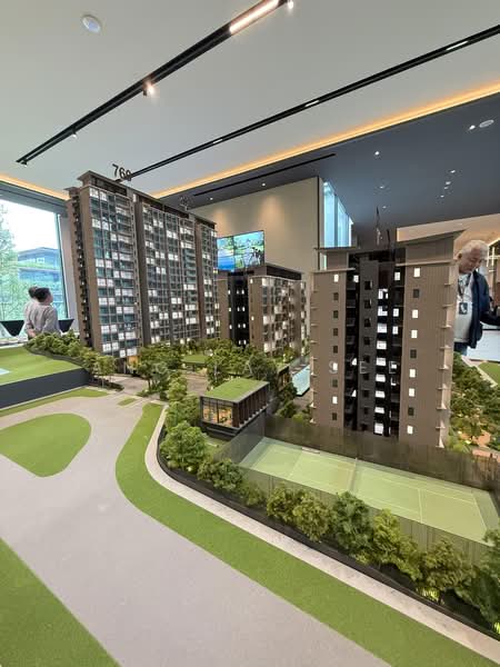 Dunearn House, 764 Dunearn Road, 4 Bedrooms, 1,180 sqft, Condominium For Sale, by Ang Lay See, 500203616 - Dunearn House main entrance - PropertyGuru.com.sg