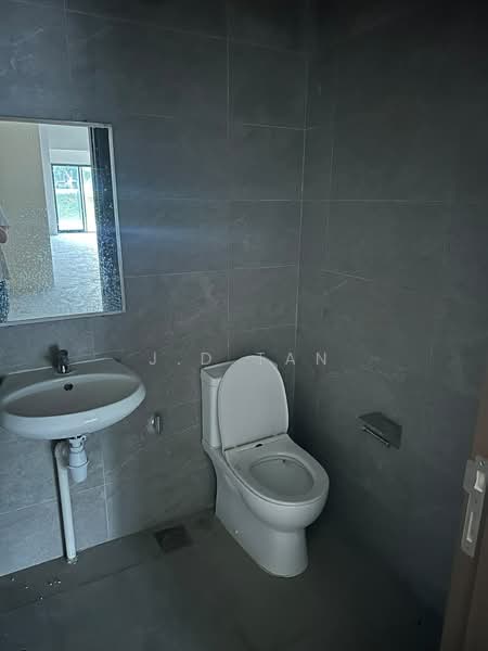Stellar @ Tampines, 12 Tampines North Drive 4, 2,723 sqft, Factory / Workshop (B2) For Rent, by J.D Tan, 500203627 - Bathroom - CommercialGuru.com.sg