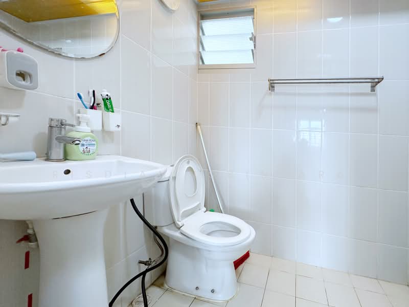 782A Woodlands Crescent, 782A Woodlands Crescent, 3 Bedrooms, 1,206 sqft, HDB Flat For Sale, by Risdian Isbintara, 500203632 - Bathroom - PropertyGuru.com.sg