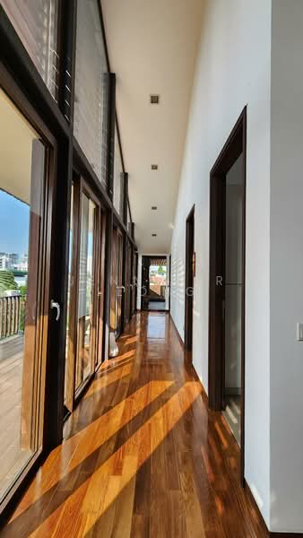 Stunning 3-Storey Resort-Style Bungalow, Walk to MRT, Chiltern Drive Lorong Chuan Braddell Heights, 8 Bedrooms, 6,500 sqft, Bungalow House For Rent, by Jennifer Leong, 500203637 - Corridor - PropertyGuru.com.sg