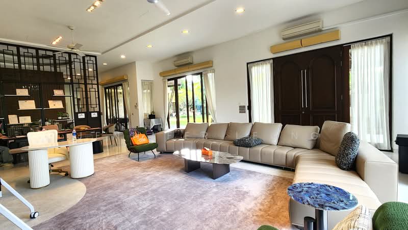 Stunning 3-Storey Resort-Style Bungalow, Walk to MRT, Chiltern Drive Lorong Chuan Braddell Heights, 8 Bedrooms, 6,500 sqft, Bungalow House For Rent, by Jennifer Leong, 500203637 - Living Room - PropertyGuru.com.sg