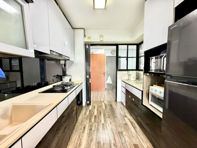 673B Fern Grove @ Yishun, 673B Yishun Avenue 4, 3 Bedrooms, 1,001 sqft, HDB Flat For Sale, by Hidayat Shariff, 500203659 - Kitchen - PropertyGuru.com.sg
