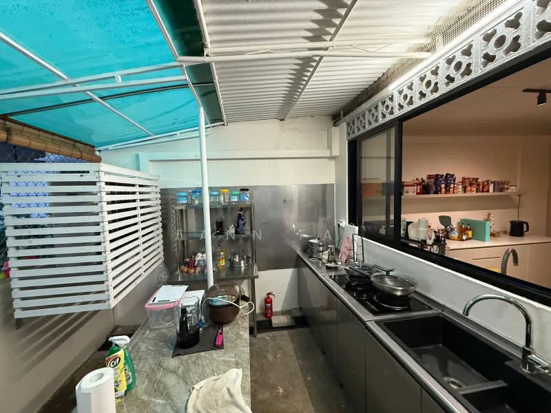 wolskel road, Wolskel, 4 Bedrooms, 2,300 sqft, Terraced House For Rent, by Fann Fan, 500203660 - Kitchen - PropertyGuru.com.sg