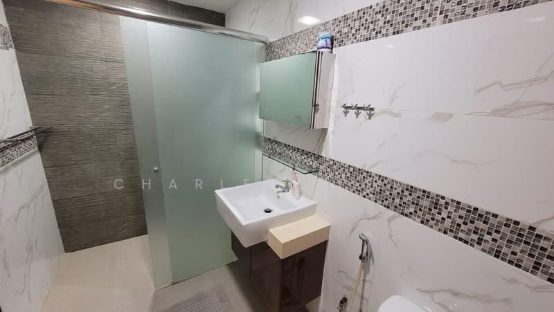 D19 2 Storey Inter-Terrace, , 4 Bedrooms, 2,800 sqft, Terraced House For Rent, by Charlene Chai, 500203661 - Bathroom - PropertyGuru.com.sg