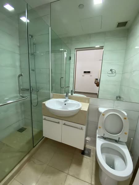 The Central, 6 Eu Tong Sen Street, 592 sqft, Office For Rent, by HK LIE, 500203666 - Bathroom - CommercialGuru.com.sg
