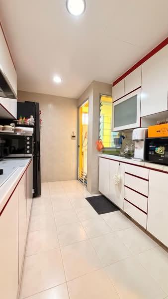 Whitewater, 25 Pasir Ris Street 72, 3 Bedrooms, 1,141 sqft, Executive Condominium For Sale, by Jean Chua, 500203669 - Kitchen - PropertyGuru.com.sg