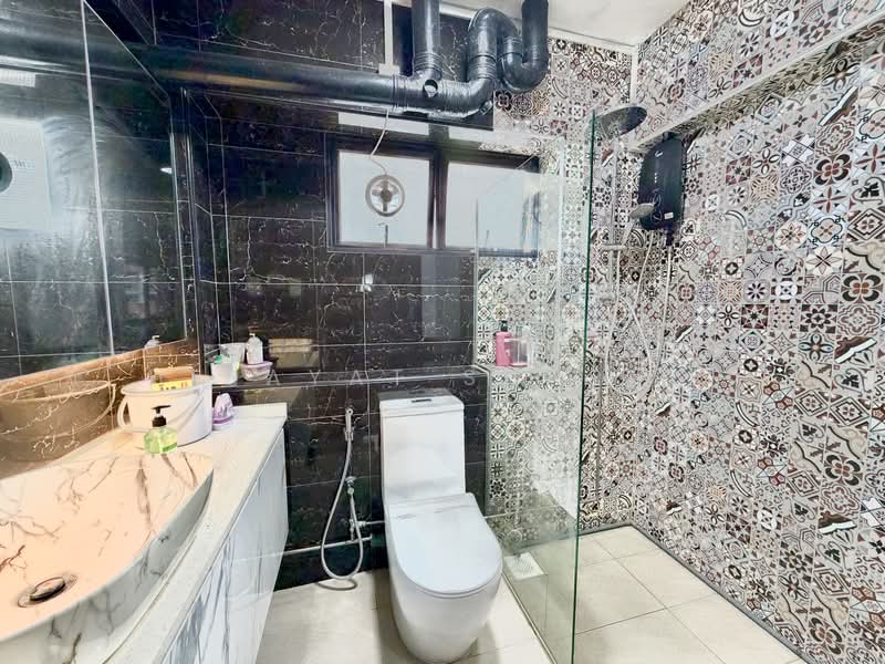 626 Choa Chu Kang Street 62, 626 Choa Chu Kang Street 62, 3 Bedrooms, 1,302 sqft, HDB Flat For Sale, by Hidayat Shariff, 500203670 - Bathroom - PropertyGuru.com.sg