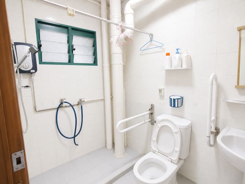451 Choa Chu Kang Avenue 4, 451 Choa Chu Kang Avenue 4, 3 Bedrooms, 1,119 sqft, HDB Flat For Sale, by Steven Jeremiah, 500203679 - Common Bathroom - PropertyGuru.com.sg