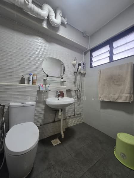 417 Choa Chu Kang Avenue 4, 417 Choa Chu Kang Avenue 4, 3 Bedrooms, 1,119 sqft, HDB Flat For Rent, by Brett Chua, 500203681 - Bathroom - PropertyGuru.com.sg