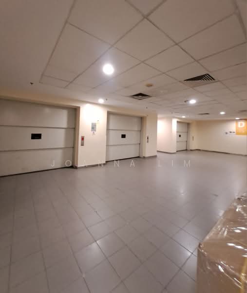 Ubi Techpark, 10 Ubi Crescent, 1,970 sqft, Light Industrial (B1) For Sale, by Joanna Lim, 500203682 - Cargo lift Corridor - CommercialGuru.com.sg
