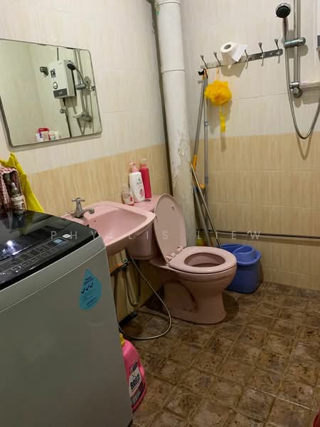 421 Hougang Avenue 10, 421 Hougang Avenue 10, Room Rental, 120 sqft, HDB Flat For Rent, by Phyllis Liew, 500203704 - Bathroom - PropertyGuru.com.sg